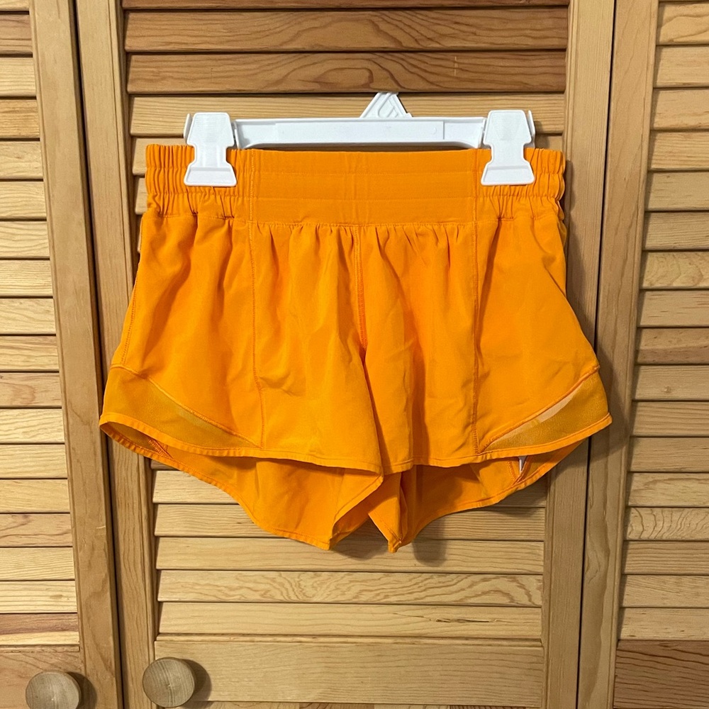Lululemon Vivid Amber Hotty Hot Shorts 2.5” Size 4